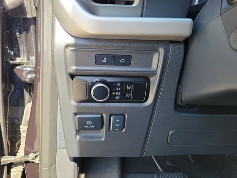 Used 2024 Ford Expedition XLT image 10