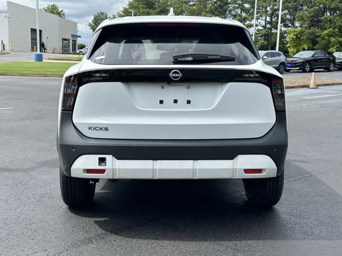 Used 2025 Nissan Kicks SV FWD image 10