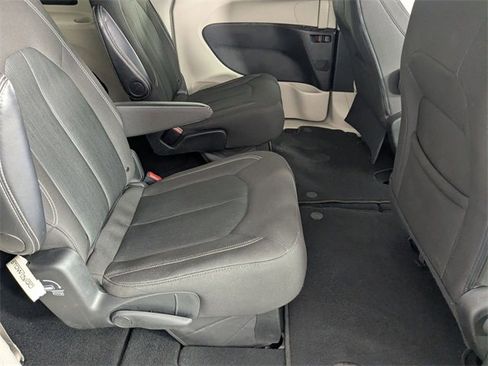 Used 2024 Chrysler Voyager LX image 30