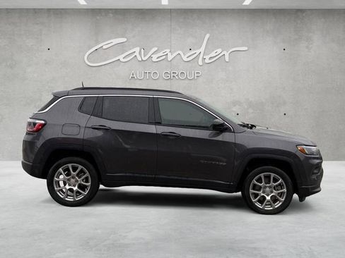 Used 2024 Jeep Compass Latitude image 17