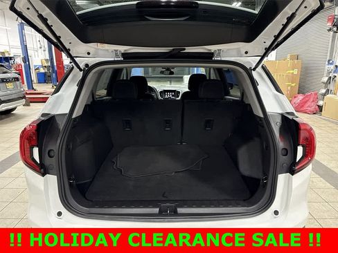Used 2023 GMC Terrain SLE image 11