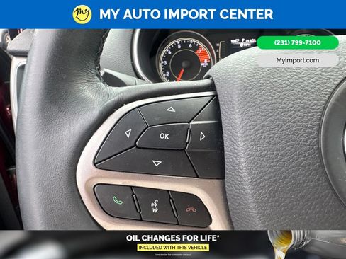 Used 2019 Jeep Cherokee Latitude Plus w/ Cold Weather Group AWD/4WD image 13