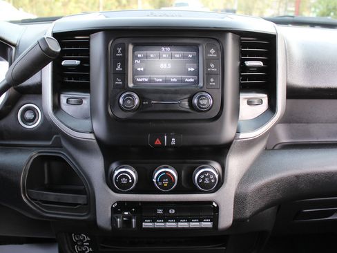 Used 2024 RAM 2500 Tradesman w/ Chrome Appearance Group image 29