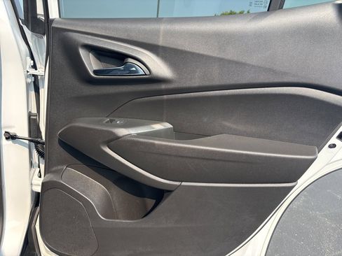 Used 2025 Chevrolet Trax LS image 37