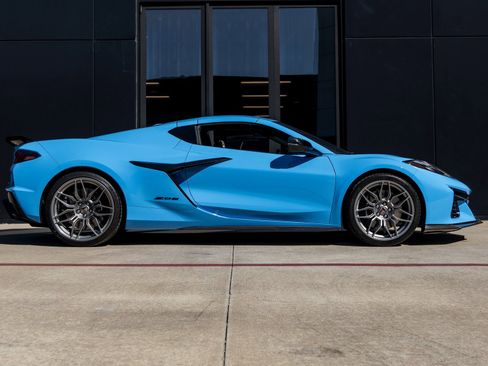 Used 2024 Chevrolet Corvette Z06 image 10