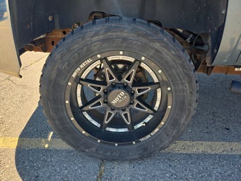 Used 2010 Chevrolet Silverado 2500 LT w/ Interior Plus Package AWD/4WD image 12