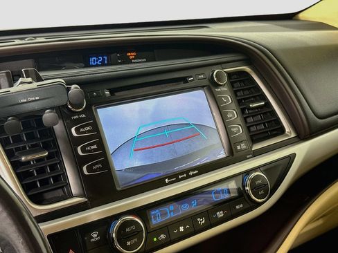 Used 2017 Toyota Highlander XLE AWD/4WD image 14