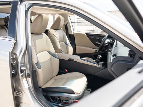 Used 2019 Lexus ES 350 w/ Premium Package FWD image 17