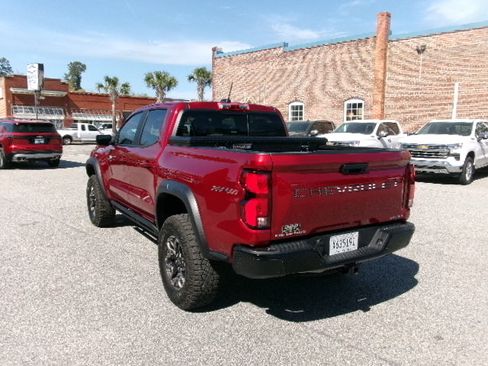 Used 2025 Chevrolet Colorado ZR2 w/ Technology Package AWD/4WD image 5