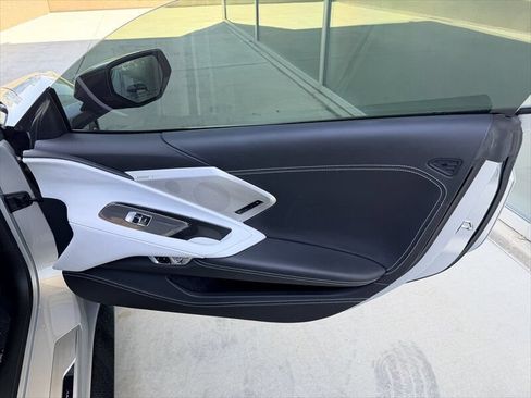 Used 2021 Chevrolet Corvette Stingray Premium Cpe w/ Z51 Performance Package RWD image 20