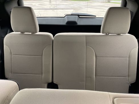 Used 2022 Chevrolet Traverse LS image 9