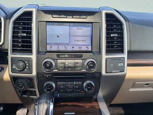 Used 2017 Ford F150 Lariat w/ Equipment Group 502A Luxury AWD/4WD image 6
