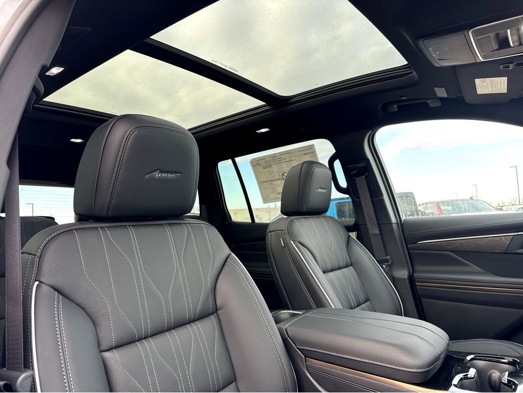 New 2026 Buick Enclave Avenir w/ Super Cruise Package FWD image 5
