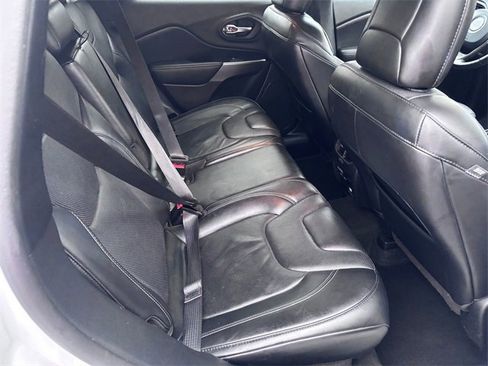 Used 2020 Jeep Cherokee Limited image 27