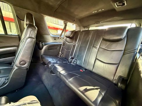 Used 2018 Cadillac Escalade ESV Platinum RWD image 39