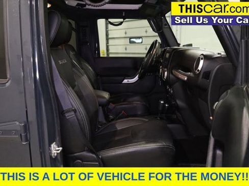 Used 2016 Jeep Wrangler Unlimited Sahara w/ Connectivity Group image 13