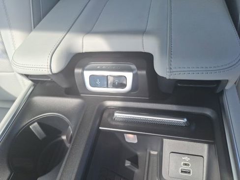 New 2025 Ford Expedition Platinum w/ Driver's Package image 18