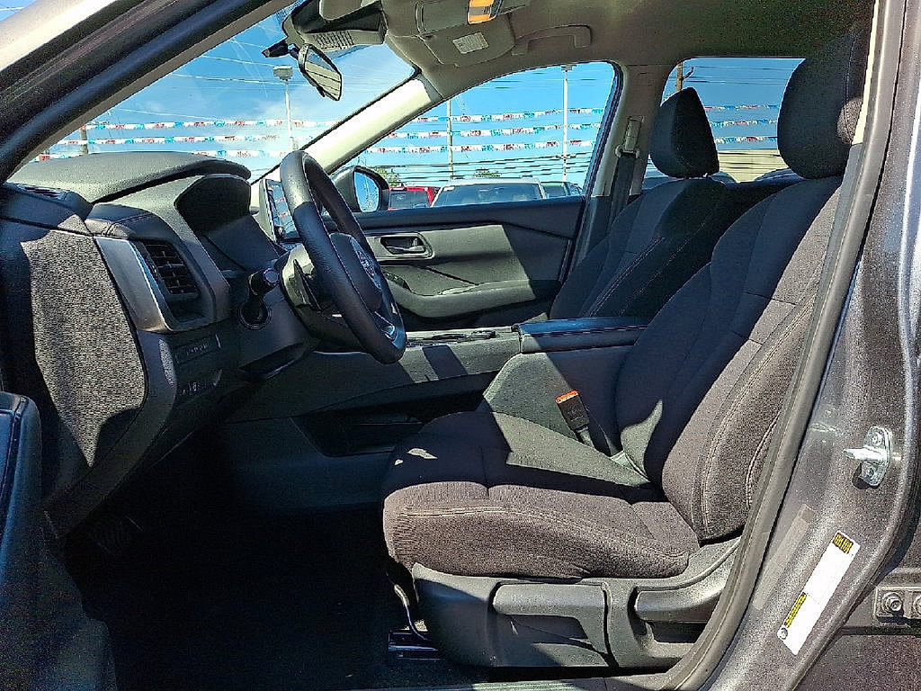 Used 2024 Nissan Rogue S AWD/4WD image 14