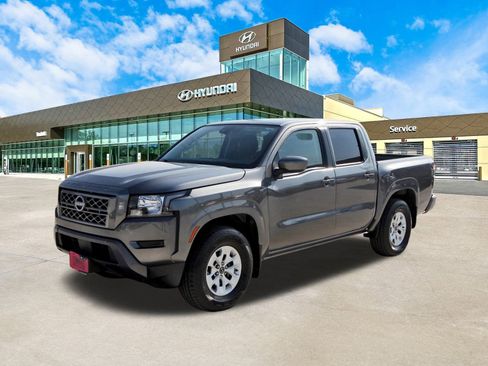 Used 2024 Nissan Frontier SV image 10