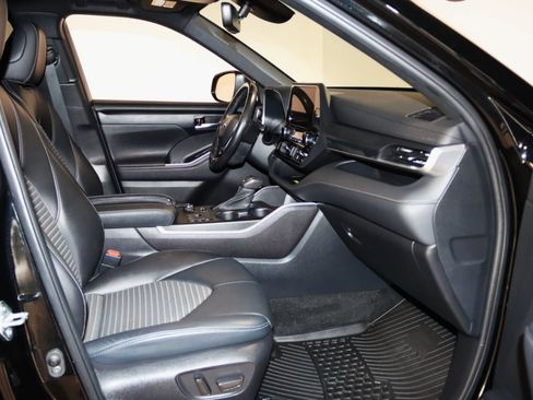 Used 2023 Toyota Highlander L image 52