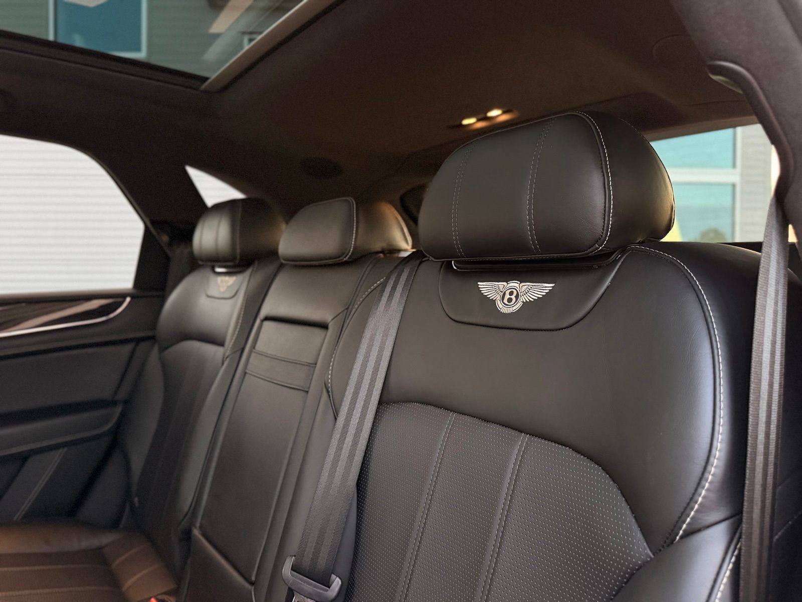 Used 2019 Bentley Bentayga AWD/4WD image 25