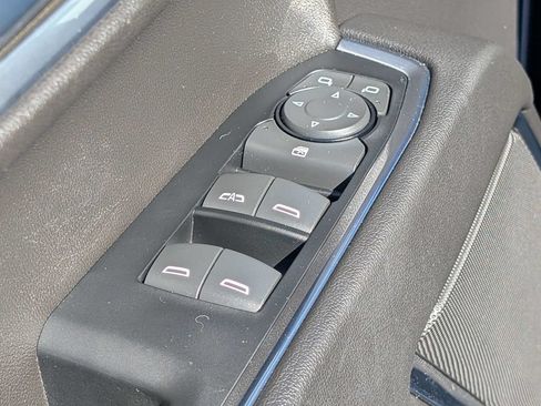 Used 2022 Chevrolet Silverado 1500 LT AWD/4WD image 9