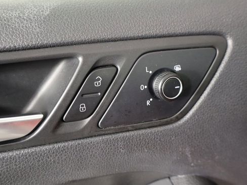 Used 2017 Volkswagen Jetta GLI FWD image 22