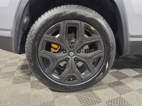 Used 2023 Rivian R1S Adventure image 12