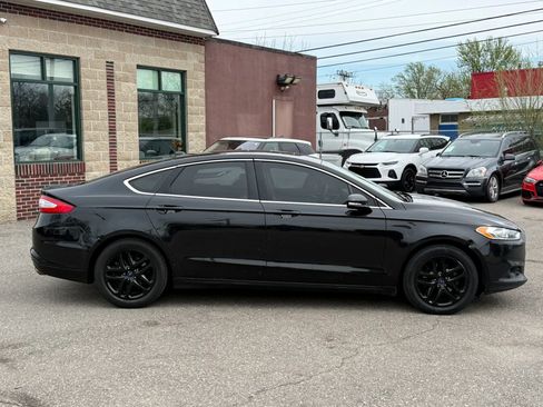 Used 2014 Ford Fusion SE w/ Equipment Group 202A FWD image 4