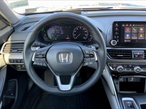 Used 2019 Honda Accord Touring image 6