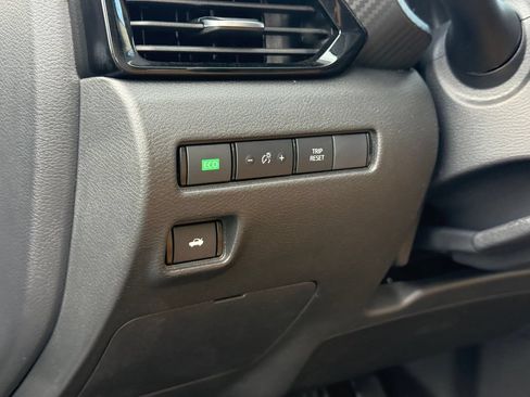Used 2025 Nissan Sentra SV w/ SV Premium Package FWD image 10