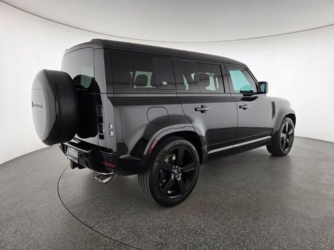 Used 2024 Land Rover Defender 110 V8 AWD/4WD image 2
