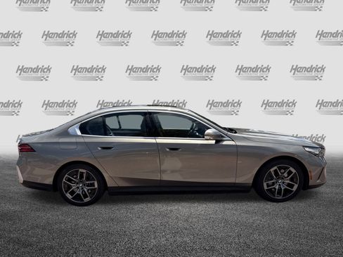 Used 2025 BMW i5 eDrive40i w/ Premium Package image 10
