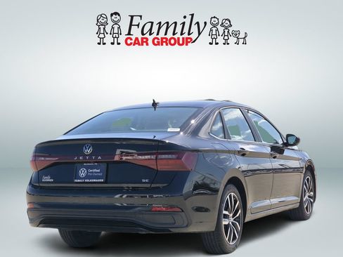 Used 2026 Volkswagen Jetta SE FWD image 4