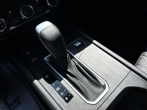 Certified 2025 Nissan Kicks SV image 17