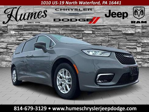 Certified 2022 Chrysler Pacifica Touring-L image 1