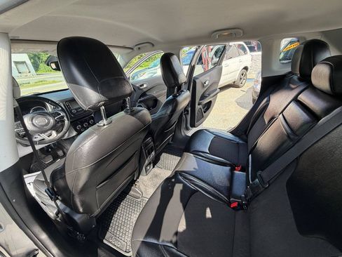 Used 2018 Jeep Compass Latitude w/ Cold Weather Group AWD/4WD image 11