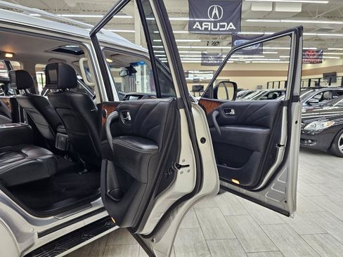 Used 2015 INFINITI QX80 4WD w/ Deluxe Technology Package image 17