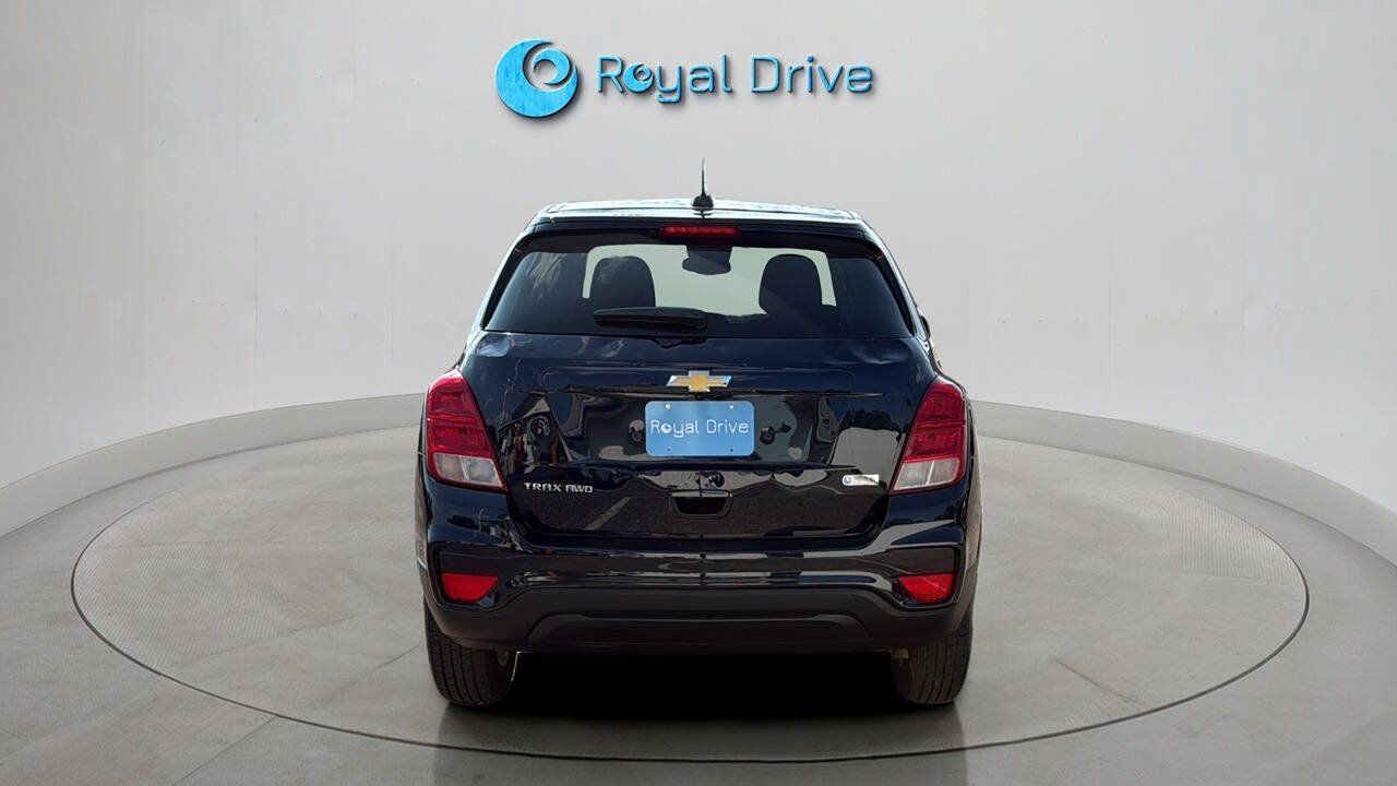 Used 2022 Chevrolet Trax LS w/ Tint and Cruise Package AWD/4WD image 5