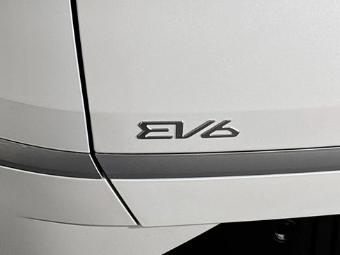 Used 2024 Kia EV6 Light RWD image 25