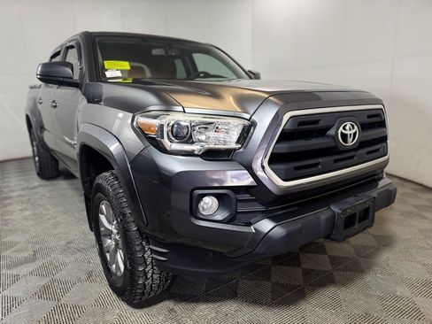 Used 2017 Toyota Tacoma SR5 image 9