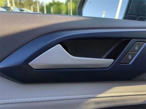 New 2024 Volkswagen Taos SE image 12