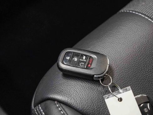 Used 2025 Honda Pilot EX-L image 26