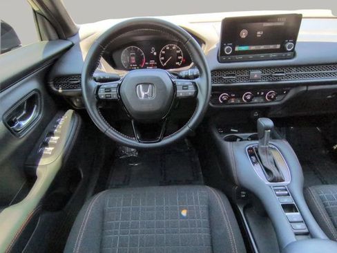 Used 2025 Honda HR-V Sport image 18