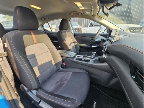 Used 2025 Nissan Sentra SR FWD image 4
