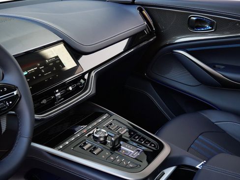 New 2026 Aston Martin DBX 707 image 17