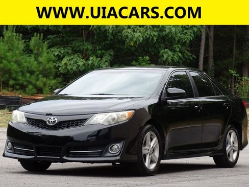 Used 2012 Toyota Camry SE FWD image 2