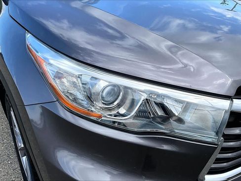 Used 2015 Toyota Highlander XLE AWD/4WD image 27