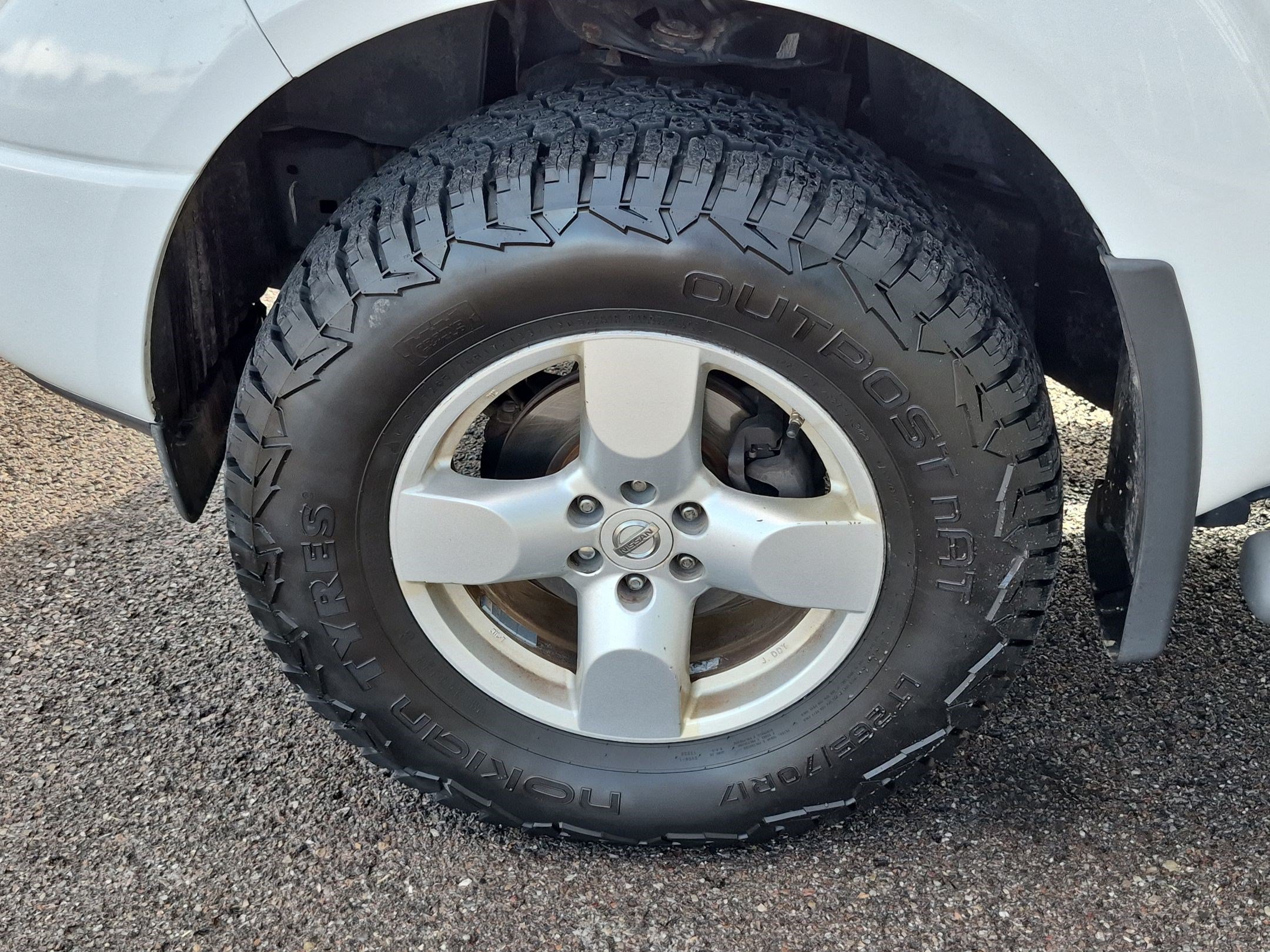 Used 2007 Nissan Frontier LE w/ Leather Pkg AWD/4WD image 11