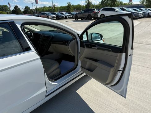 Used 2017 Ford Fusion SE FWD image 23